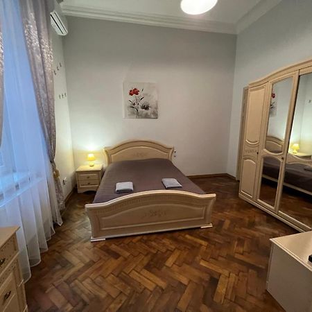 לבוב 3 Rooms Apartments In The City Centr מראה חיצוני תמונה