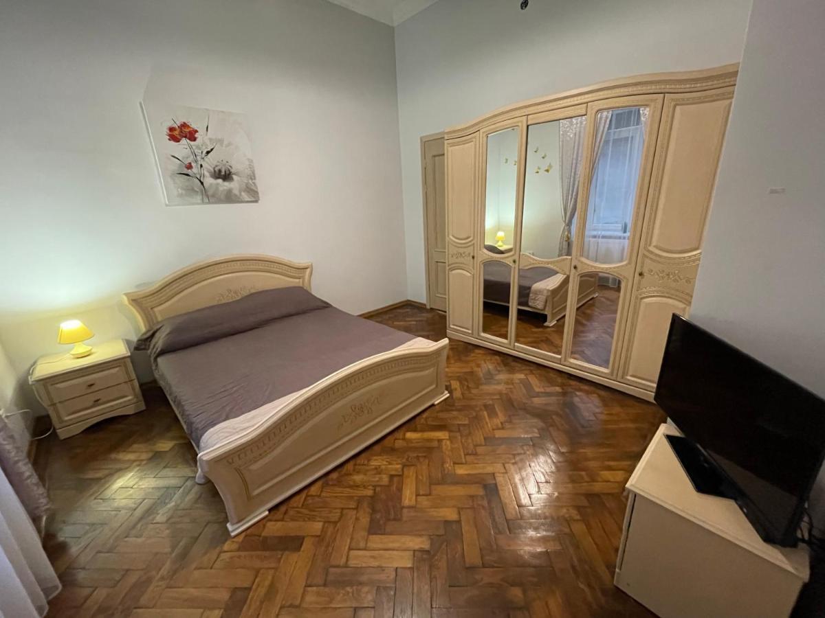 לבוב 3 Rooms Apartments In The City Centr מראה חיצוני תמונה