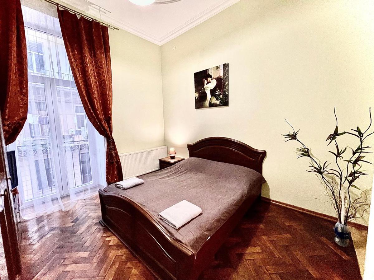 לבוב 3 Rooms Apartments In The City Centr מראה חיצוני תמונה
