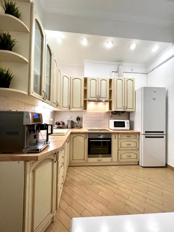 לבוב 3 Rooms Apartments In The City Centr מראה חיצוני תמונה