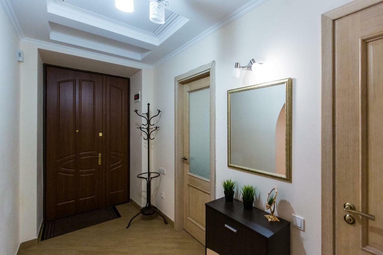 לבוב 3 Rooms Apartments In The City Centr מראה חיצוני תמונה