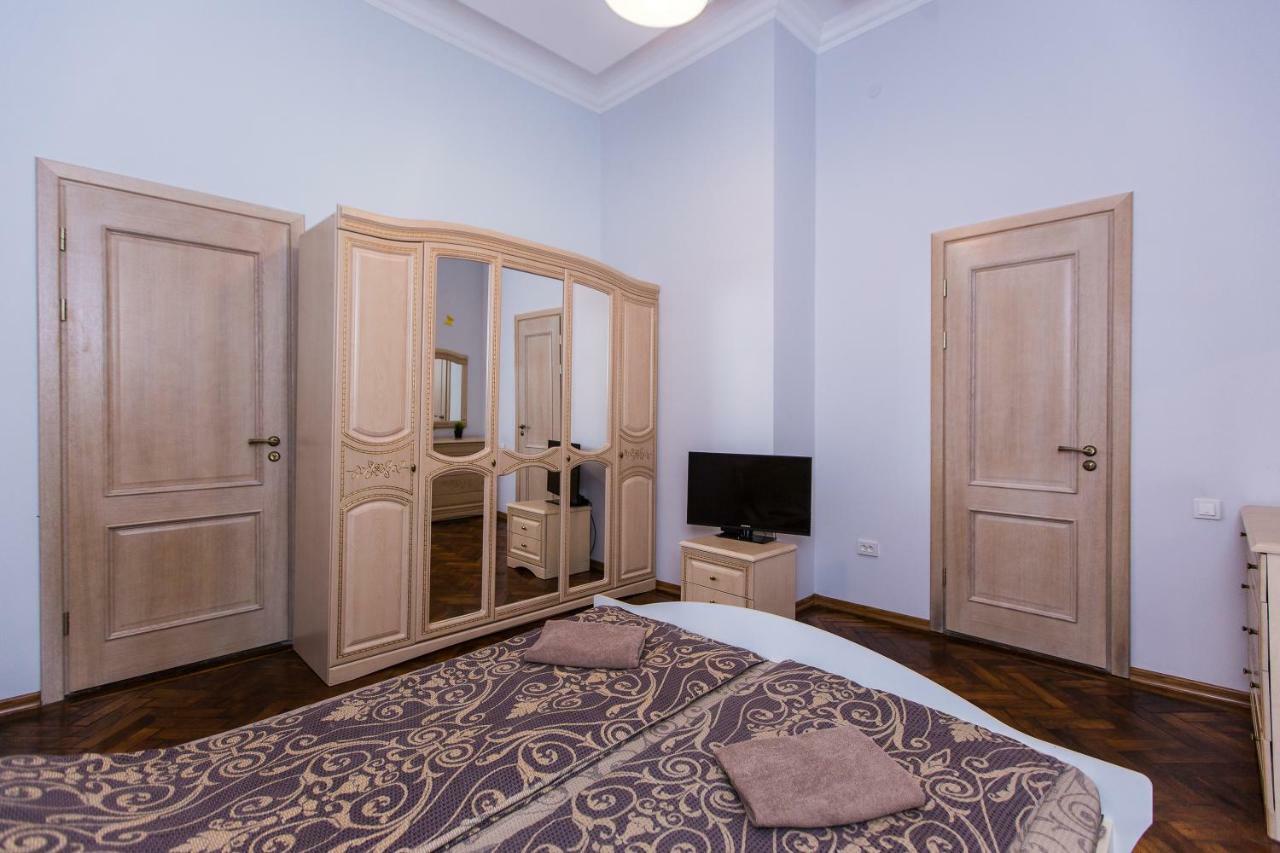 לבוב 3 Rooms Apartments In The City Centr מראה חיצוני תמונה