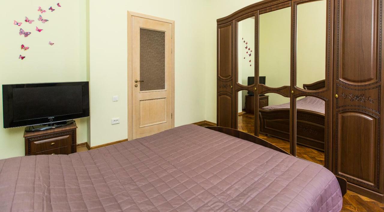לבוב 3 Rooms Apartments In The City Centr מראה חיצוני תמונה