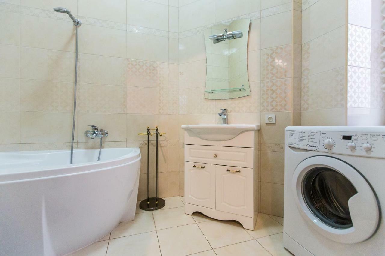 לבוב 3 Rooms Apartments In The City Centr מראה חיצוני תמונה