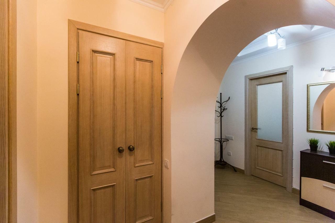לבוב 3 Rooms Apartments In The City Centr מראה חיצוני תמונה