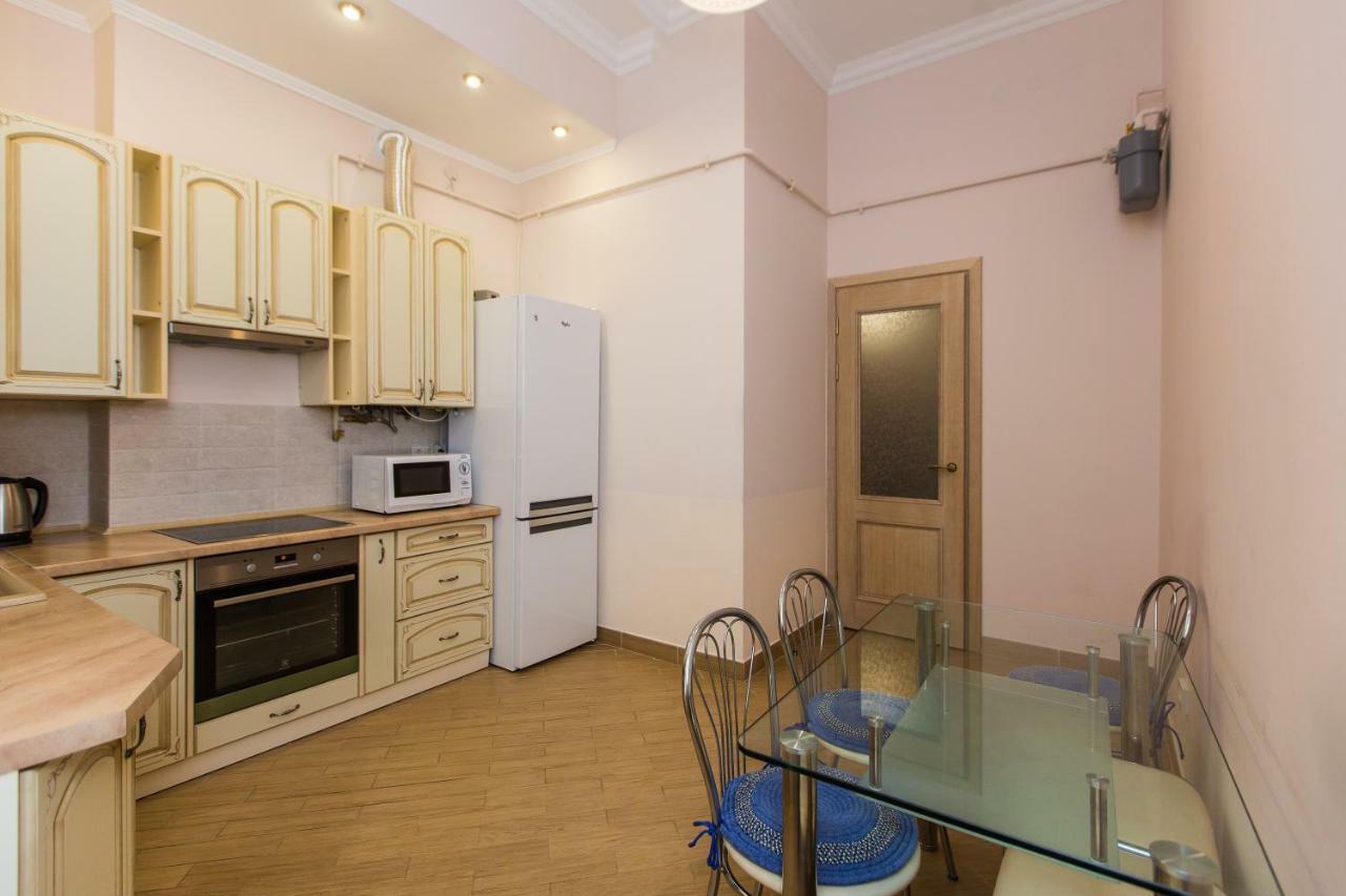 לבוב 3 Rooms Apartments In The City Centr מראה חיצוני תמונה