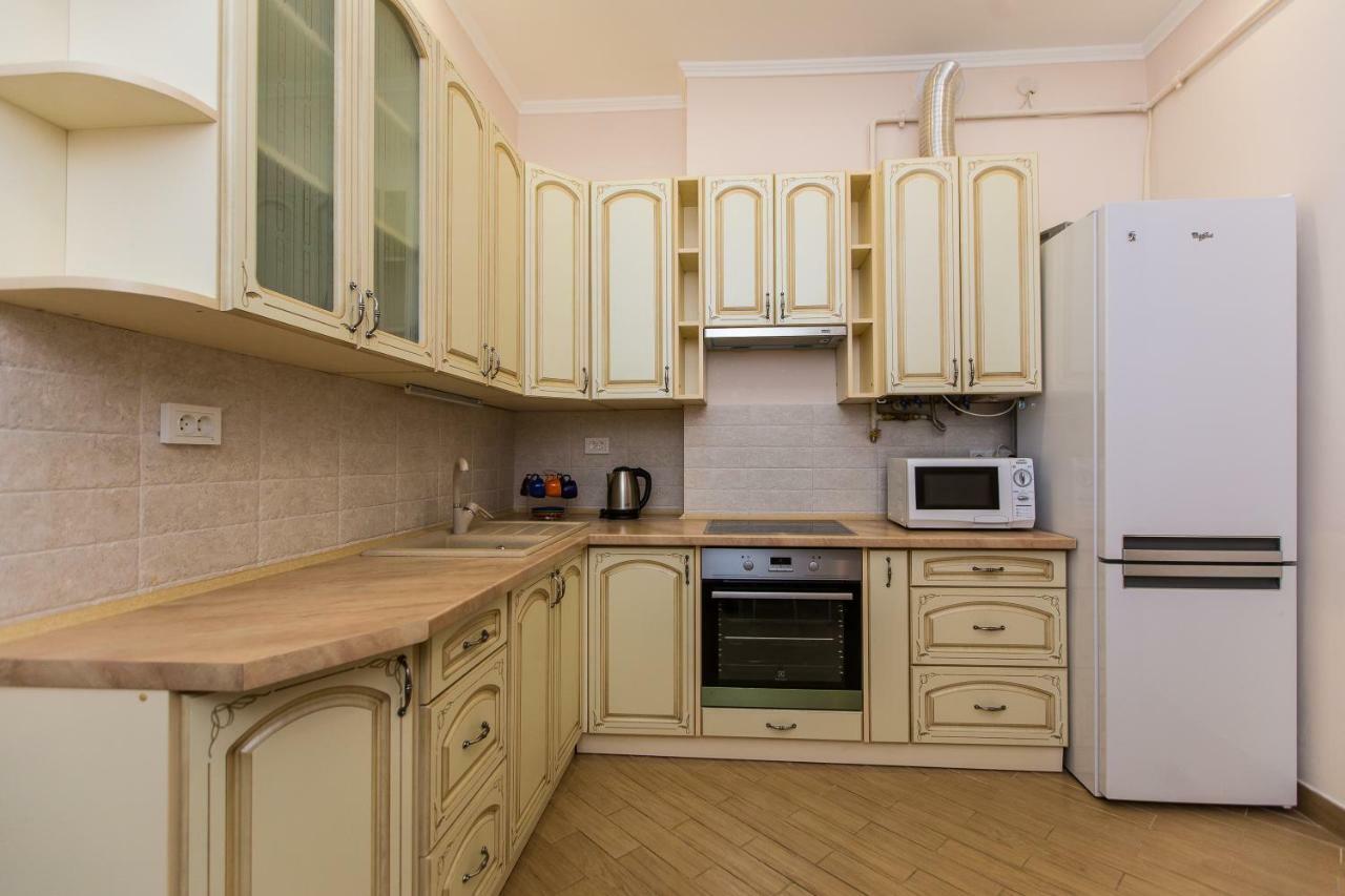 לבוב 3 Rooms Apartments In The City Centr מראה חיצוני תמונה