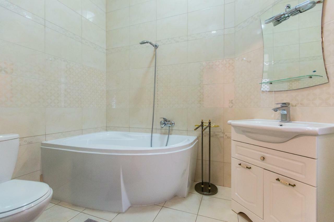 לבוב 3 Rooms Apartments In The City Centr מראה חיצוני תמונה